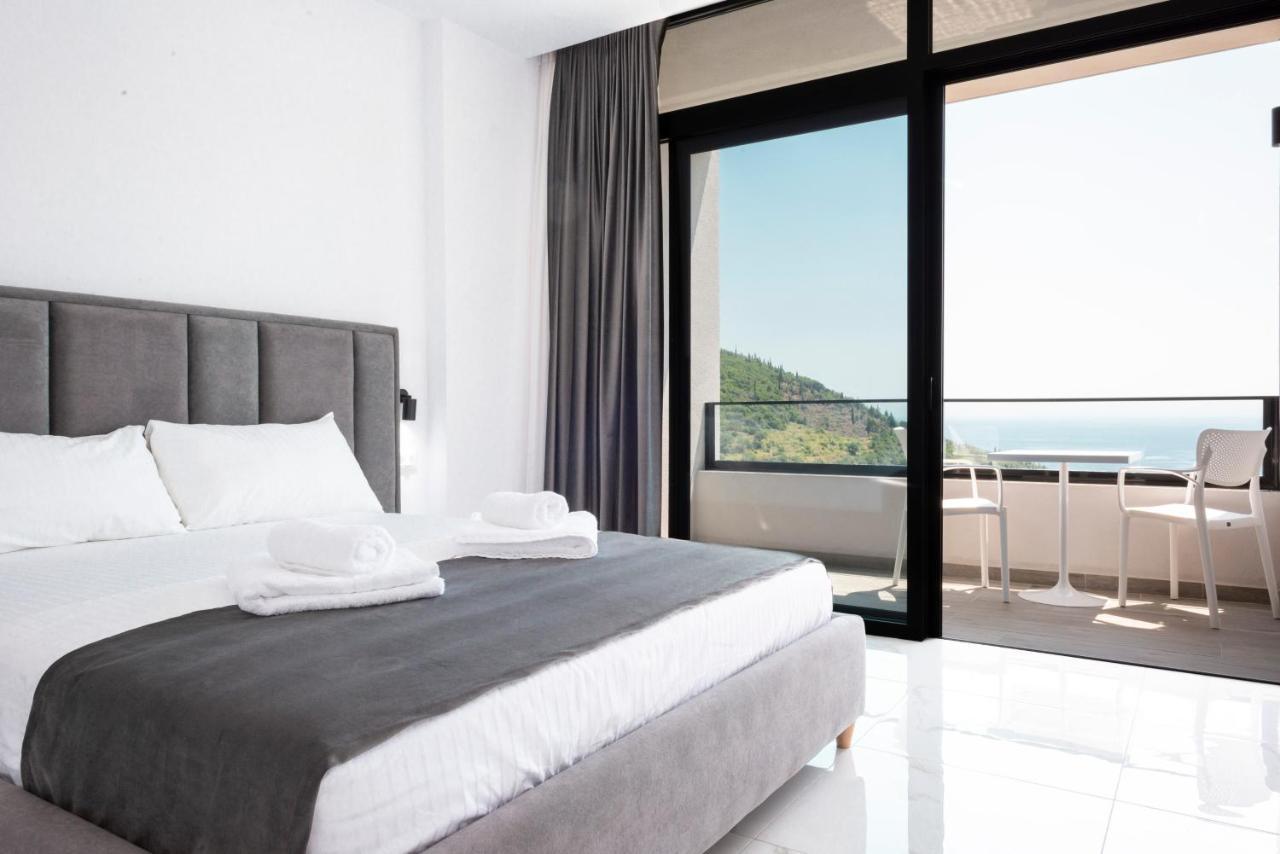 Wait 'N Sea Hotell Himare Exteriör bild