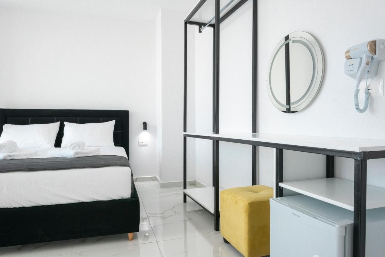 Wait 'N Sea Hotell Himare Exteriör bild