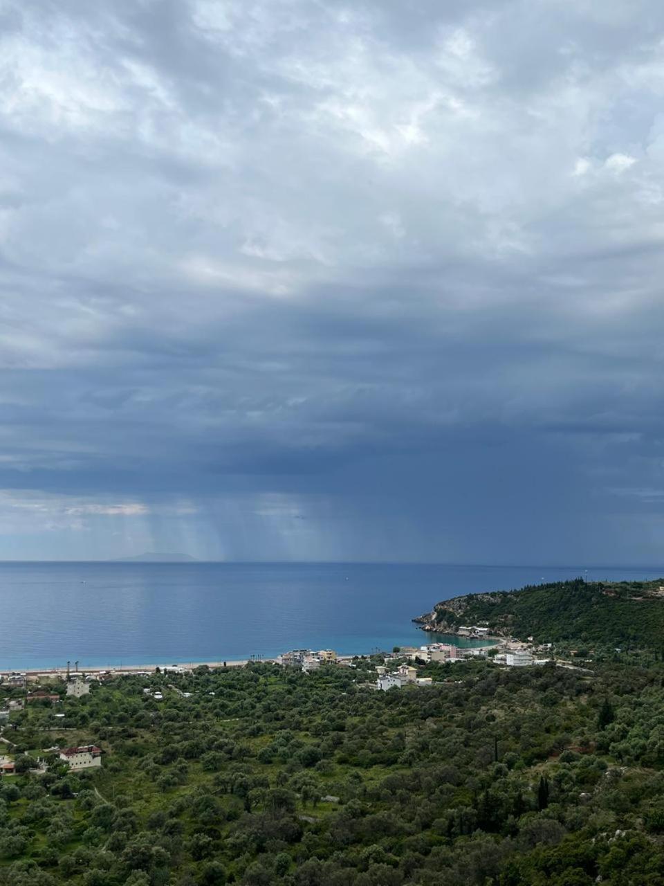 Wait 'N Sea Hotell Himare Exteriör bild