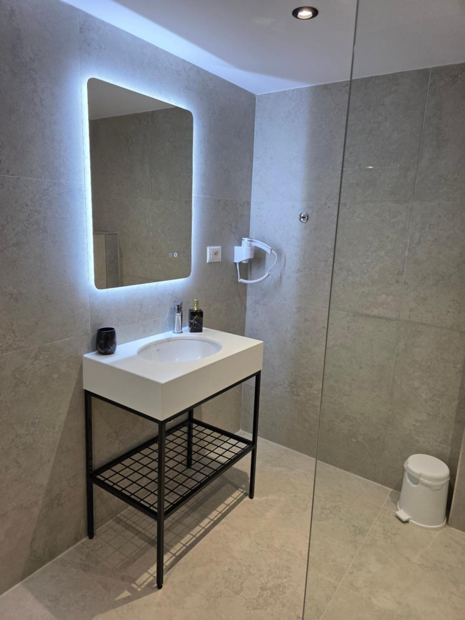 Wait 'N Sea Hotell Himare Exteriör bild